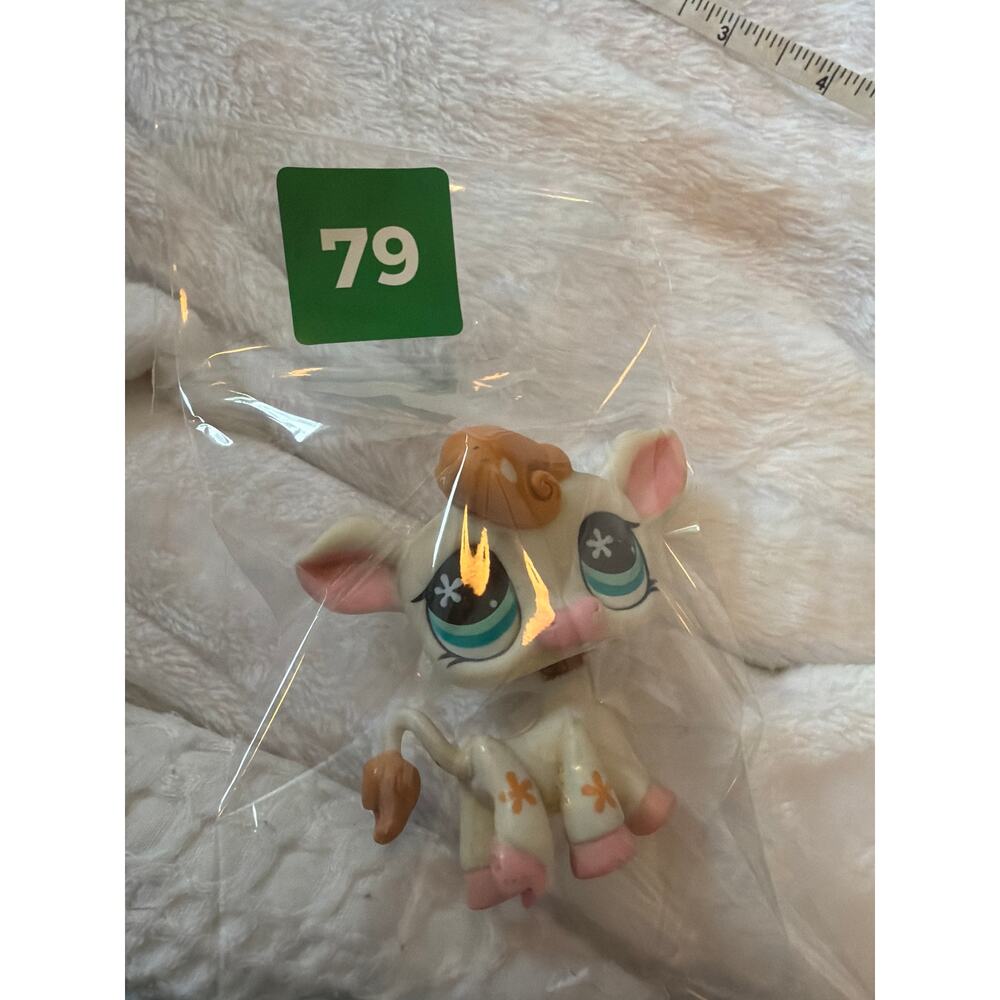 Hasbro Littlest Pet Shop Cow #877 White Brown LPS Figure Blue Star Eyes 2007 - Picture 14 of 14